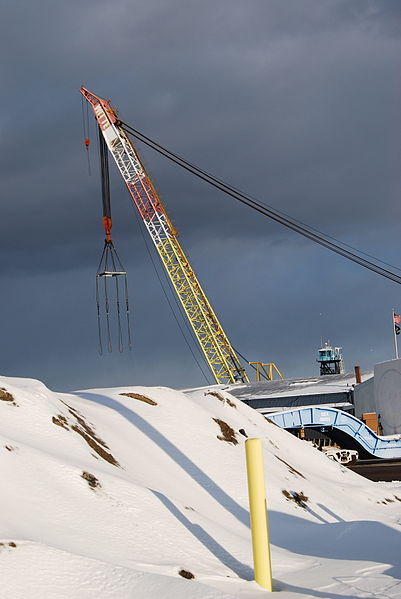 File:AlbanyRensselaerPortCrane2.JPG