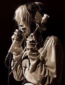 Alice Glass 09 14 2017 -23 (37254316745).jpg