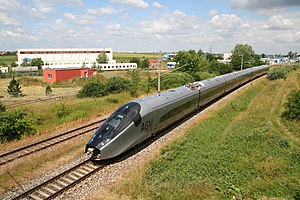 Tren Alstom AGV moviéndose a una velocidad de 200 km/h en el campo de entrenamiento de Cerhenice (Velim) en la República Checa