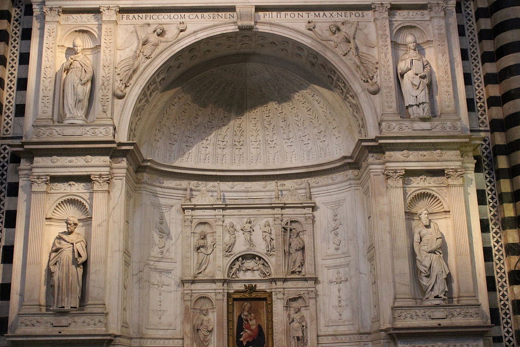 Statue di Michelangelo, Altare Piccolomini nella navata sinistra del Duomo di Siena