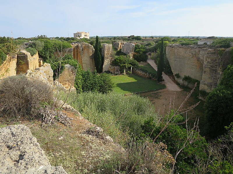 File:Ancient Quarries (37360882566).jpg