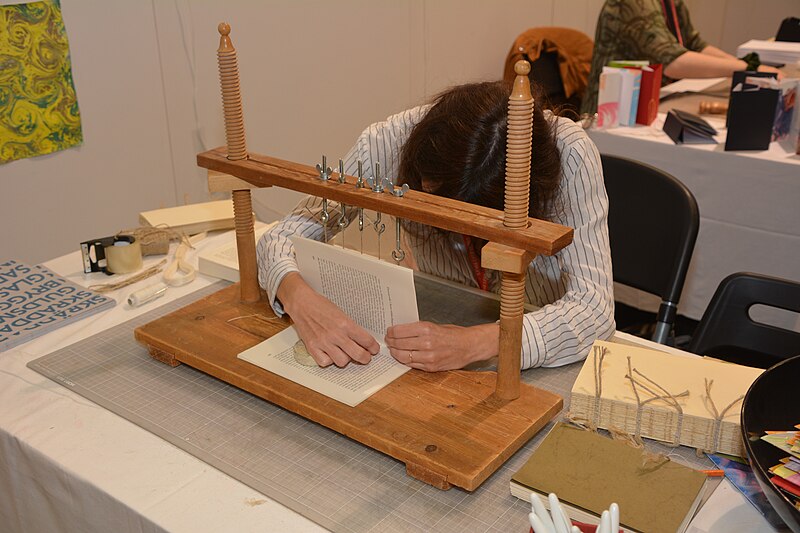 File:Apprentice in bookbinding 02.jpg