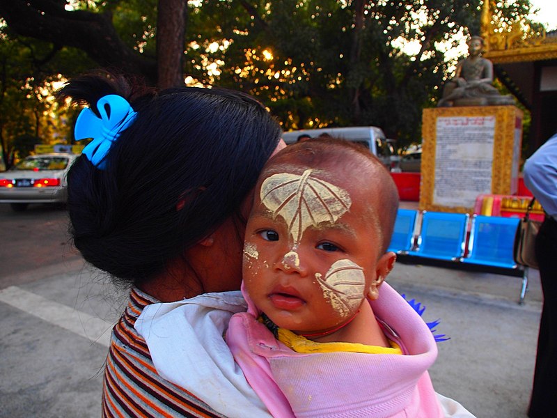 File:Artistic tanaka on young boy (Myanmar 2013) (11772599745).jpg