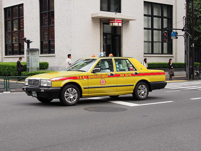 File:Aska Traffic 6076 Nihon Kotsu Color Y31 Cedric Sedan.jpg