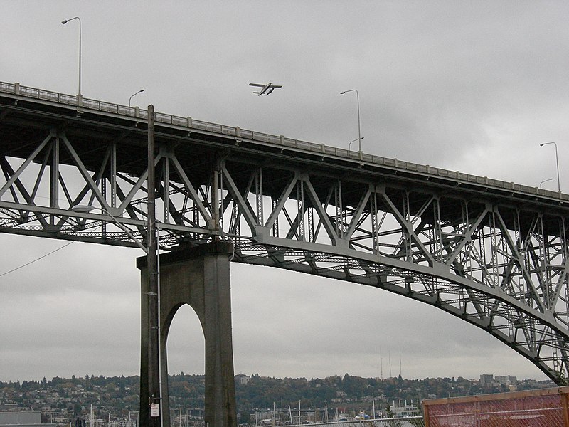 File:Aurora Bridge 01.jpg