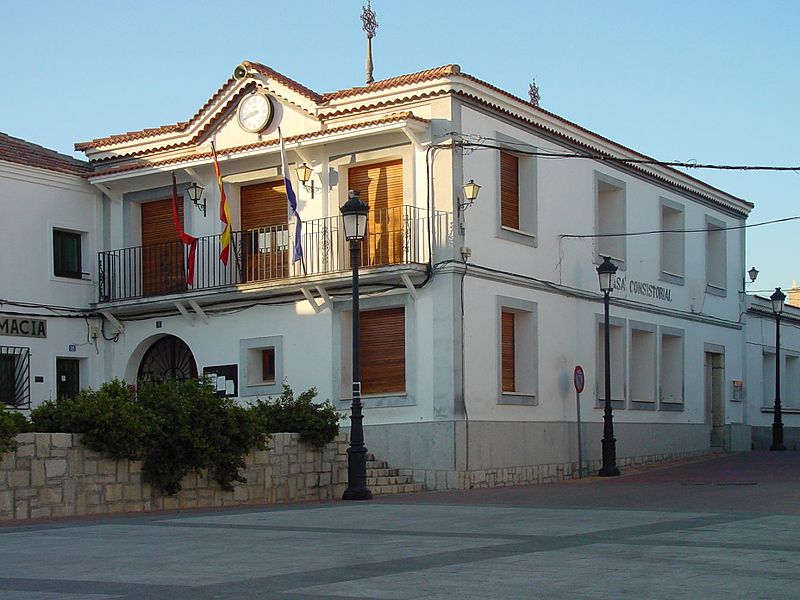 File:Ayuntamiento de Villamantilla.jpg