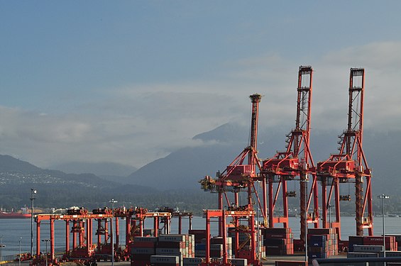 Container cranes in the port of Vancouver