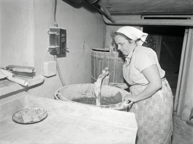 File:Baking bread 1950 (JOKAMT2Kot08-2).tif