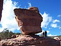 「バランスロック」という巨礫はコロラドスプリングスにある。