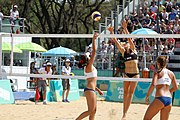 Deutsch: Beachvolleyball bei den Olympischen Jugendspielen 2018; Tag 11, 17. Oktober 2018; Jungen, Spiel um Platz 3 – USA (Devon Newberry/Lindsey Sparks)-Norwegen (Emilie Olimstad/Frida Berntsen) 1:2 (21–1/13–21/9–15) English: Beach volleyball at the 2018 Summer Youth Olympics at 17 October 2018 – Bronze Medal Match – USA (Devon Newberry/Lindsey Sparks)-Norway (Emilie Olimstad/Frida Berntsen) 1:2 (21–1/13–21/9–15)