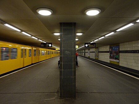 Berlin U Bahnhof Lippschitzallee (15758598918)