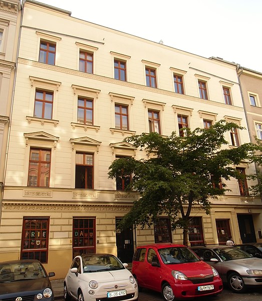 File:Berlin Prenzlauer Berg Christinenstraße 21 (09095437).JPG