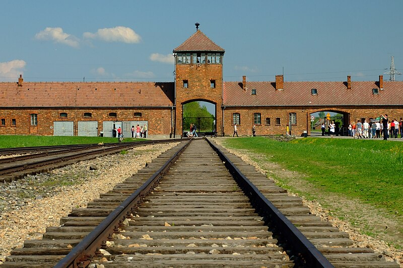 File:Birkenau 5.JPG