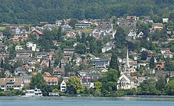 Utsyn mot Erlenbach frå Zürichsjøen