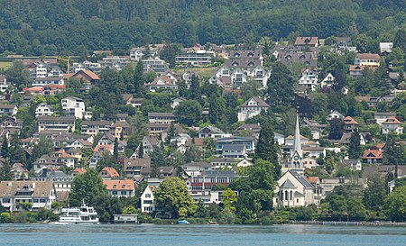 Blick vom Zürichsee auf Erlenbach (2009).jpg