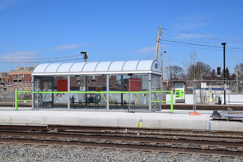 File:Bloor GO Station 2015 new shelter.JPG