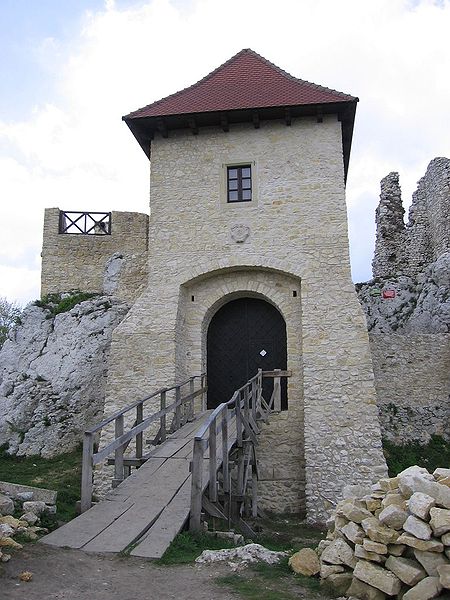 File:Bobolice zamek.jpg