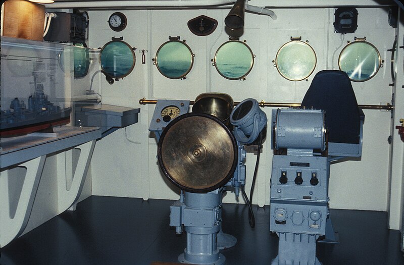 File:Bridge of USS Fletcher (DD-445) at the U.S. Navy Museum, Washington, D.C. (USA), on 26 February 1972.jpg