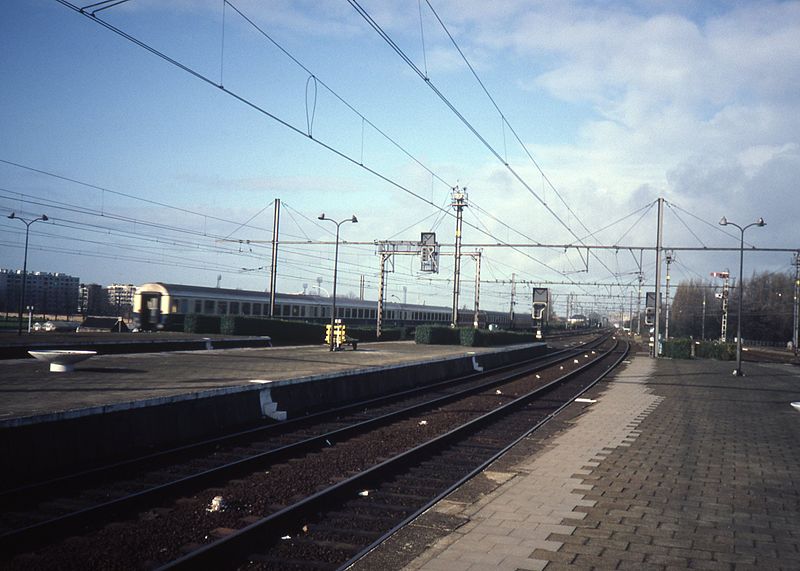 File:Brugge station dec 1982 2.jpg