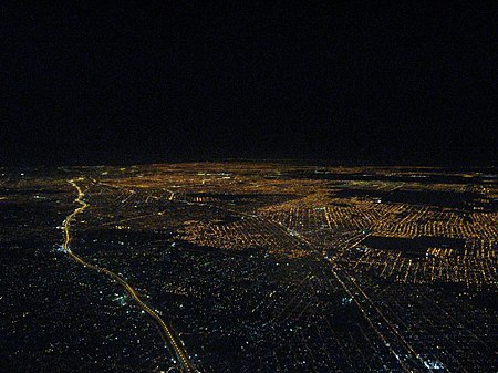 Tập_tin:Buenos_Aires_-area_noche-_flickr-photos-emaringolo-202376305.jpg