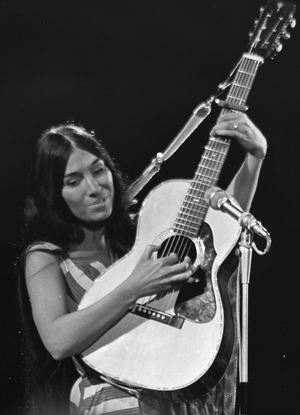 Buffy Sainte-Marie -performing at the Grand Gala du Disque 1968.png