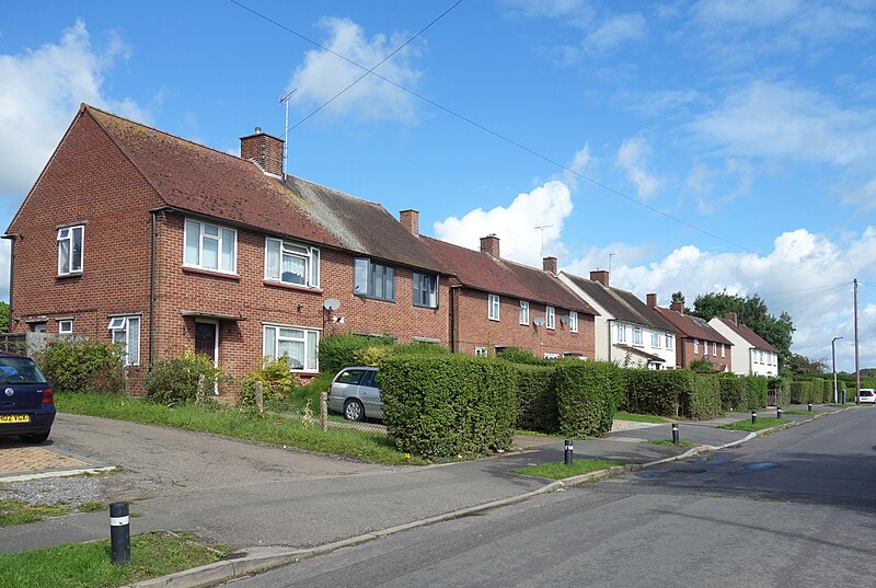 File:Bulkeley Avenue, Windsor - geograph.org.uk - 5481968.jpg