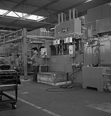 M30 production in Munich Bundesarchiv B 145 Bild-F027640-0006, Munchen, BMW Autowerk.jpg