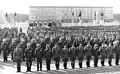 訪問したホーネッカー国家評議会議長を整列して迎える空軍兵士達。（1985年）