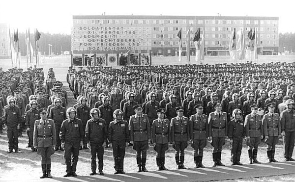 Soldiers of the Fritz Schmenkel fighter wing, 1985