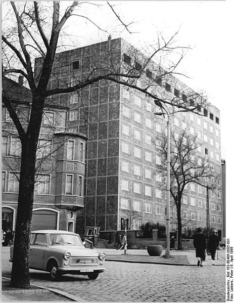 File:Bundesarchiv Bild 183-E0406-0005-001, Gera, Ernst-Toller-Straße, Appartementhaus.jpg