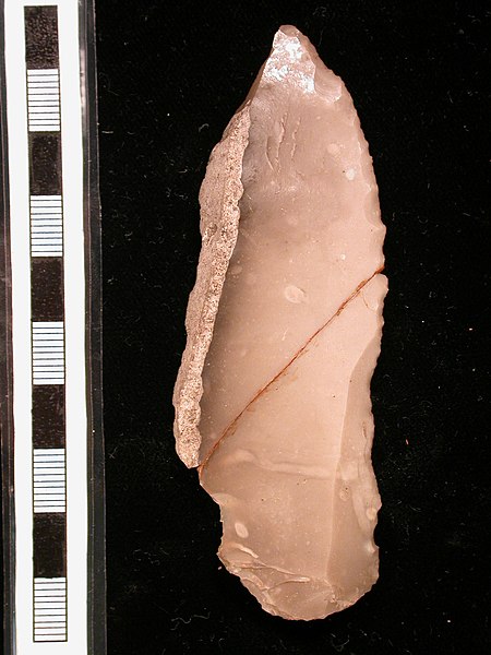 File:CORN-D53825 flint knife.jpg