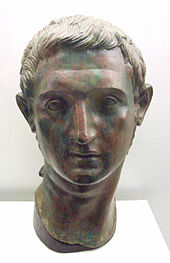 A young Hispano-Roman nobleman from the 1st century BC Cabeza masculina romana de Azaila (M.A.N. 32644) 02.jpg