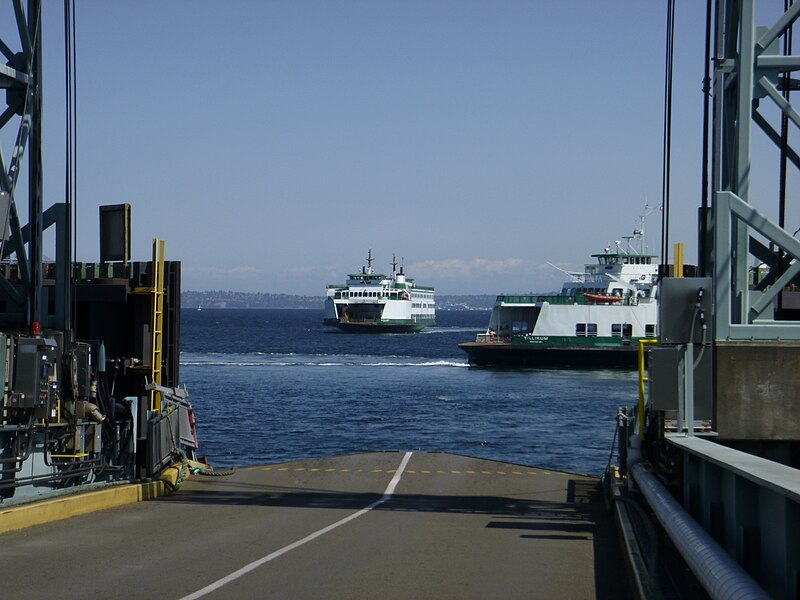 File:Cathlamet and Tillikum.JPG