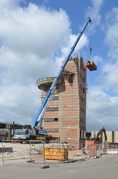 File:Charleroi - Gare du Sud - signalisation - démolition - 2021-05-21 - 03.jpg