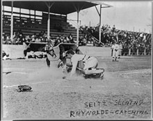 Charles Seitz, base kedua, Houston dan Bill Reynolds, catcher, New York AL, 1914 (baseball) LCCN97518693.jpg