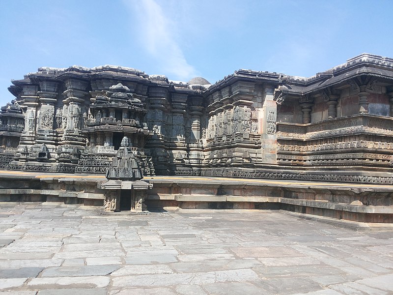 File:Chennakeshava temple Belur 124.jpg