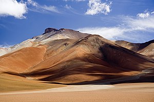 Altiplano platosundan bir dağ manzarası