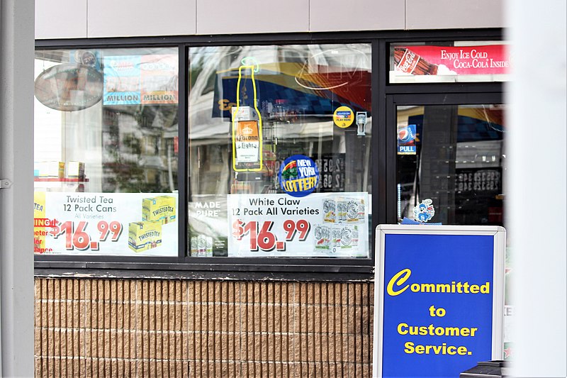 File:Convenience store in Schenectady, New York.jpg