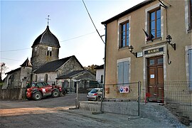 Gereja dan balai kota di Courcelles-sur-Blaise