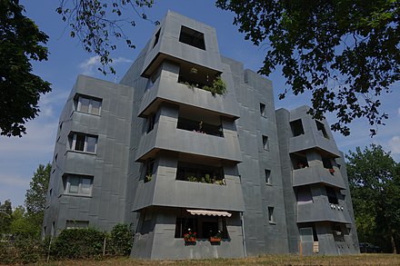 Public housing in Frankfurt-Schwanheim (1994)