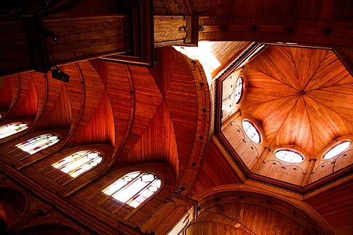 Kreuzgratgewölbe in der Holzkirche San Francisco de Castro in Chile. Detalles de Iglesia San Francisco de Castro