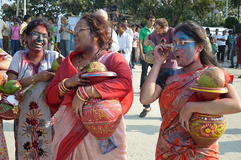 File:Devotees - Durga Idol Immersion Ceremony - Baja Kadamtala Ghat - Kolkata 2012-10-24 1517.JPG