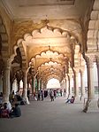 Agra Fort: Baoli dari Diwan-i-Am segi empat.