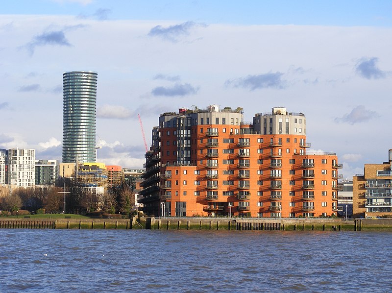 File:Docklands from Rotherhithe - 32652090222.jpg