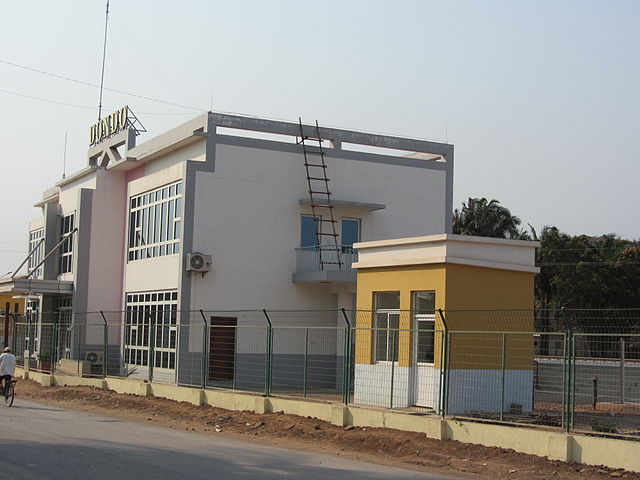 Der neue Bahnhof von Dondo (2011)