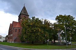 Spreenhagens bykyrka och monumentet över de stupade i tysk-franska kriget.