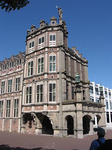 File:Duivelshuis Arnhem mei 2007.jpg