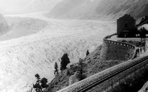 La gare dominant la Mer de Glace en 1933.