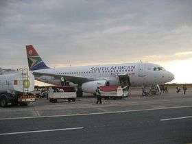 Airbus A319-100, к востоку от аэропорта Ист-Лондон, в 2016 г.