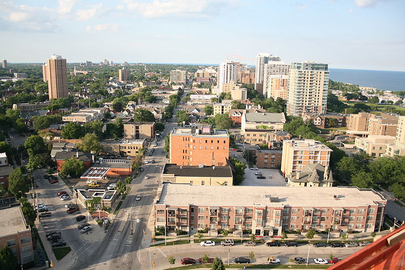 File:East side milwaukee overlooking north along farwell.jpg